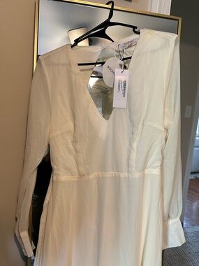 Boohoo Cream Long Sleeve V-Neck Dress Open Back